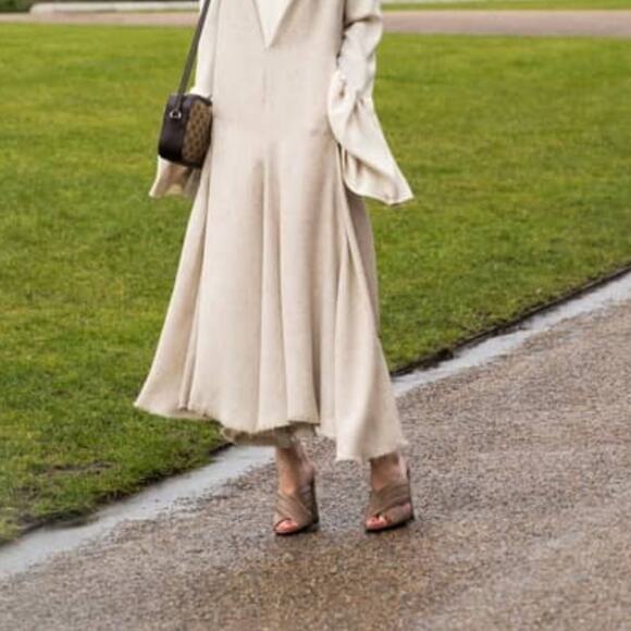 Gucci Leather 'Webby' Crossover Mules - Picture 14 of 15